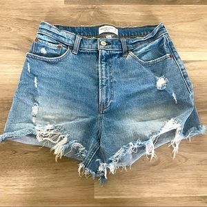 Abercrombie Curve Love 4 Inch Mom Short Size 29